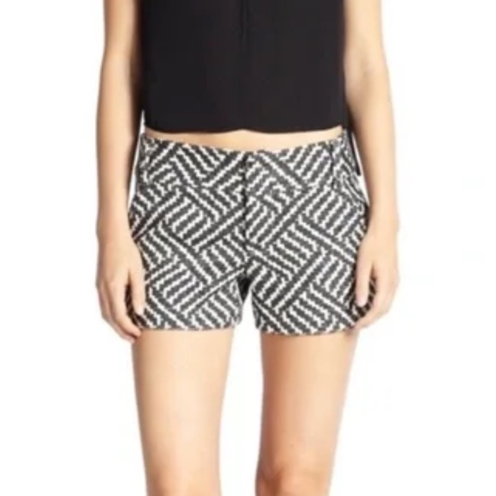 ALICE + OLIVIA    Geometric design Cady Tweed  Dress Shorts Size 4